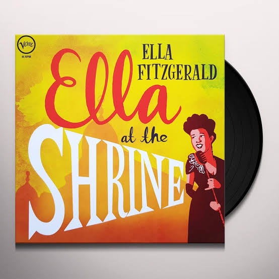 Ella at the Shrine es una grabación en vivo de Ella Fitzgerald en 1956, una exhibición asombrosa de su talento y versatilidad en el jazz.